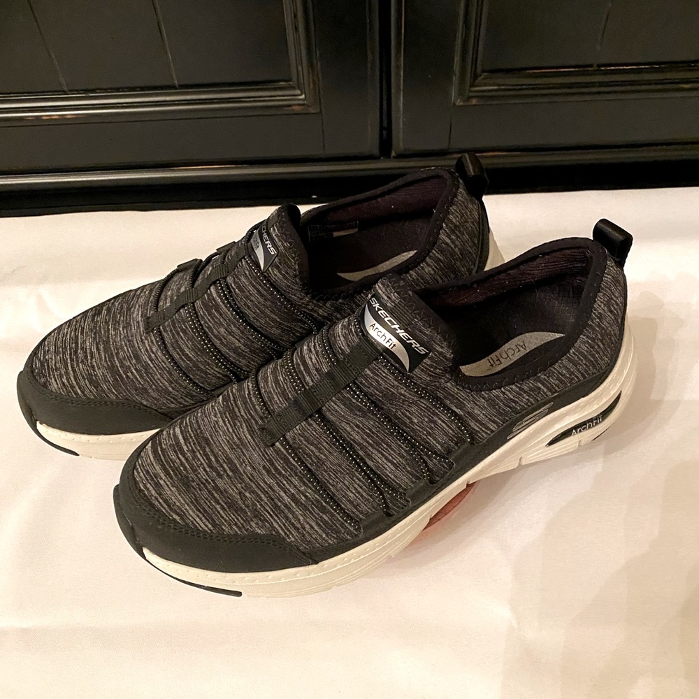 Nearly New Skechers Arch Fit Athletic Shoes